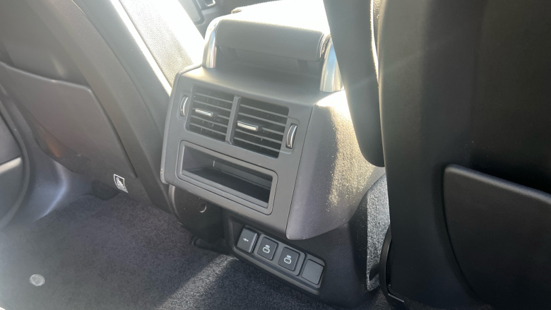 Land Rover Discovery 3.0 D300 R-Dynamic SE 5dr Auto Diesel Station Wagon